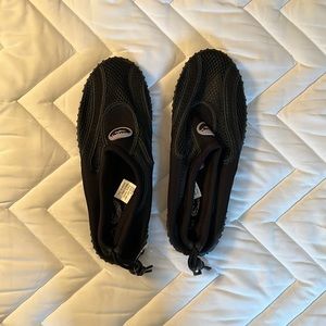 Wave, new with tags, water shoes